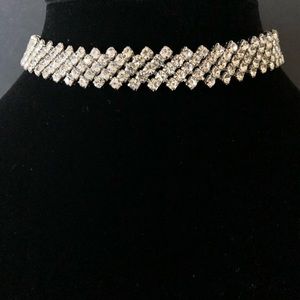 Sparking rhinestone choker